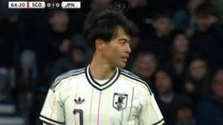 「今のどうなってんの…」三笘薫の“ビタ止めトラップ”が極上！難しい浮き球の処理に「S級なんよ」「レベチ」驚愕の声
