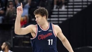 2021年の優勝メンバー、ブルック・ロペスが古巣バックスのホームへ凱旋