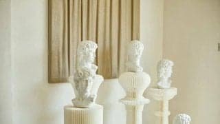 若い女性も多く悩まされる肩こり。女性の肩こりが起きやすい原因・対処法は？