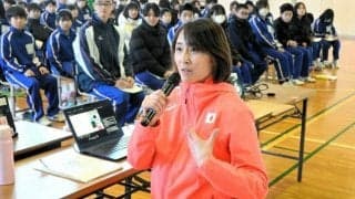 白井出身のデフ陸上選手・田井さん　母校の中学で講演　千葉