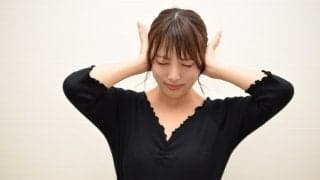 うるさくて眠れない耳鳴りの原因とは