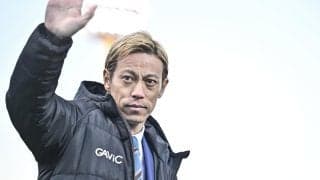 ｢絶対にユニフォーム買います！｣本田圭佑がシンガポールでお披露目“青×オレンジ”背番号4のユニ姿に熱狂＆興奮！｢アルビカラーの本田圭佑が見れる日が来るとは｣