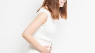 まだ生理じゃないのにお腹が痛い！生理前の症状と理由と予防法