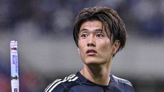 移籍発表翌日に｢もうおるやんけ！｣｢めっちゃ馴染んでるw｣町田移籍のFW小川航基が青色タンクトップウェア姿でチームに合流！｢相馬と友達か！｣｢イケ散らかしてて最高｣