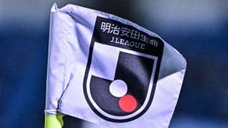 誰が｢千葉のDFより戻るのがはやい｣？後半ATの岡山のカウンターに対応した主審の約50m“猛烈スプリント”に反響！｢ボールとの距離も完璧｣｢ものすごいポジショニング｣