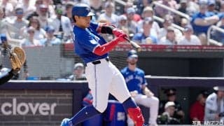 岡本和真、30号本塁打。現地メディアは「ワイルドカード争いを後押し」と伝える