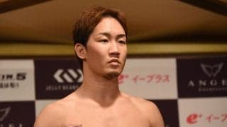 「未来の身体がなんか…」「青木の方が仕上がってる」公開計量でファンざわめき 「積み上げてきたものが」淡々と青木真也 腕組みの朝倉未来は「凄い試合を見せます」