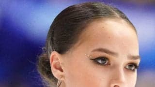 ザギトワ、大胆な白の夏コーデ披露「夏が終わらないふり」ファン「最も美しいアスリート」