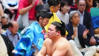 朝翠龍が新入幕白星発進、兄朝紅龍と初めて力水つけ合う「好スタートが切れた」と喜び