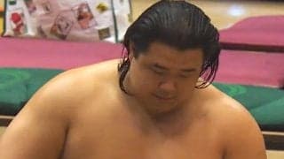 「筋肉やば」鋼のような筋肉美で“無敗”の力士、ついに初黒星「三段目の取組じゃない」好取組に初日からファン大興奮