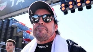 「あいつ、押し付けてきたぞ」重鎮アロンソもブチギレ！　角田裕毅とも追突したサインツの危険走行に不満爆発「勘弁してほしい」