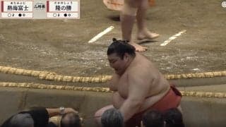 熱海富士は「バタ足じゃダメ」 勝負あったと思った瞬間にまさか…元横綱が指摘した“もったいない動き”