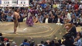 「悪い癖が出てしまった」横綱・大の里に土…“まさかの結末”に館内騒然、大山親方が指摘した勝負の分かれ目