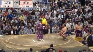「めっちゃ分厚い」高安、横綱撃破で“上限懸賞”ゲット 計61本…金星で手にした夢ある光景に反響続々