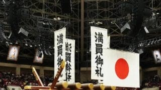 白シャツ東貴博＆青シャツはなわ、そろって大相撲観戦「並んで観戦している」SNS上でも話題