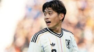 ｢服装に自信がみなぎってる｣ブンデスで4戦4発と“絶好調”日本代表MFの帰国ファッションが話題！｢カッコ良すぎる！｣｢お前さぁいいって笑｣と森保ジャパンの仲間も次々と反応！