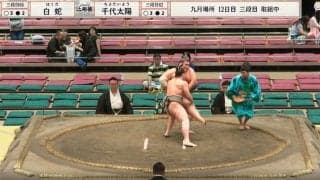 大相撲、館内どよめく発生確率0.02%の“小股掬い”炸裂 「こまたすくいか！」体重53キロ差を制す小兵力士の妙技に熱視線