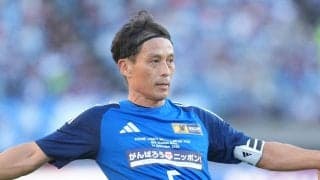 【日本代表】宮本恒靖会長、前座試合でキャプテンマーク巻いてプレー「雨が…」思い出の地に感慨