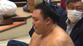 「え、これホンモノ？」朝乃山の背後に“まさか”の人物 熱海富士を撃破で館内騒然での一コマ