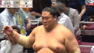 「顔どした」「デコ痛々しい」十両力士の土俵入りで驚きの光景 昨日のアクシデントを経て無事登場も心配の声続々