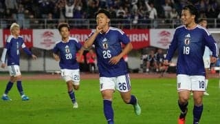 不仲説一掃の証拠⁉ ｢真っ先にベンチから立って喜んでる堂安｣渦中の塩貝健人が決めたA代表初ゴールに“ベンチ”が大歓声に沸く！｢みんな祝福してくれてて嬉しいぃ｣｢それだけでよくね？｣