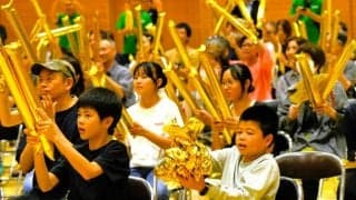 アジア大会3000メートル障害で「金」　三浦龍司選手の母校で歓声