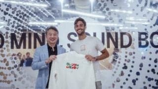  アシックス、来日のムセッティに特別ウエア贈呈 