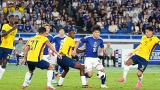 【日本代表】「何このクソみたいなピッチコンディション」「きたねぇな」「だいぶ荒れてる」