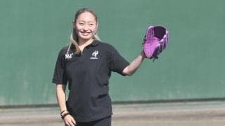 【ソフトボール】金髪のロングヘア！フィギュアスケート元世界女王の安藤美姫さんが始球式