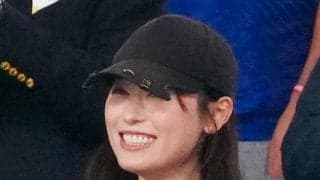 【日本代表】結婚発表の久保建英は指輪無しでプレー　福原遥は指輪あり、夫の「20」ユニで観戦