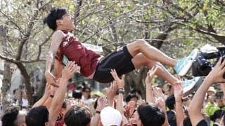 【出雲駅伝】早大「山の名探偵」工藤慎作が決めポーズでフィニッシュ！大会新で16年ぶりV