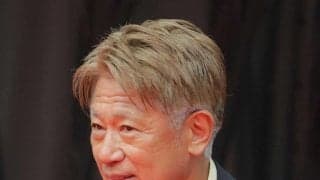 カズが兄・三浦泰年氏と地元静岡で偶然再会！母親と父の墓参り→兄がレアな家族集合写真公開で反響「なんかじ～んとした」「お母さん元気そうでなにより」