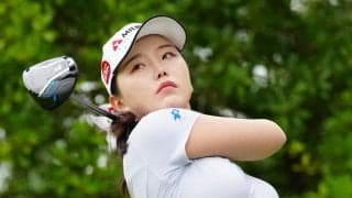 セキ・ユウティンの金色大胆オフショルダーに絶賛の声「とても綺麗でお肌もまぶしい」