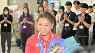 アジア大会「金」、サーフィン池田選手「次は五輪」　地元市役所訪問