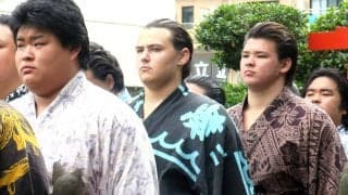 イングランド出身の序ノ口・栄誠が「相撲の神様」をまつる神社に参拝「神様へ感謝する考えはいいですね」と日本文化に理解、九州場所へは「もつ鍋と豚骨ラーメンが楽しみ」