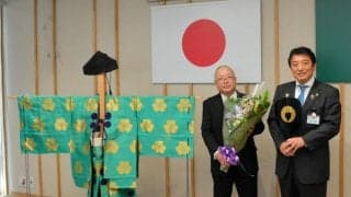 49年の行司人生に幕　木村庄之助さんが東京・府中市に装束など寄贈