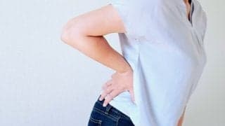 猫背と腰の張りの関係とは？お腹の筋肉との意外なつながり