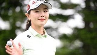 「世界を相手にしても無敵の美しさ」28歳人気女子ゴルファー、“肩出しドレス姿”に熱い視線「モデルさんですか？」