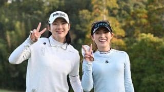 植手桃子がプロ初勝利に王手、１打差２位に千葉華、手束雅ら５人の大混戦　国内女子第２日