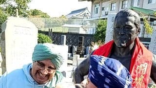 インドの狂虎タイガー・ジェット・シン氏、故アントニオ猪木さんの墓前で「この男を愛している」