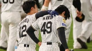 「君の活躍があったから連覇できた」阪神終戦　あと1球からの逆転タイムリーで涙の24歳守護神に励ましの声続々　そっと寄り添った人物にも注目「ぐっときました」
