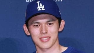佐々木朗希はなぜそこに？ロハスが撮影した最後の集合写真に反響「マンシーの肩に乗っかる佐々木朗希が」スクバルに寄り添った２人もｗ