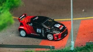全日本ラリー車両が久々のミニカーに！ アドバンカラーの奴田原文雄が駆るトヨタGRヤリス・ラリー2が1/64で登場