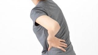 腰の横がガチガチになるのはなぜ？やりがちな「片側重心」に注意