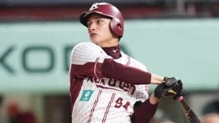 大人気チアと“公然イチャイチャ”「早く結婚しろ」　イケメン選手に羨望の声「先に婚姻届を」