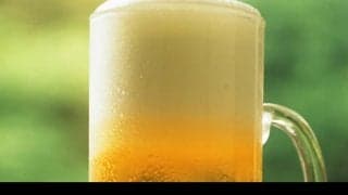 食べすぎ・飲みすぎには要注意！尿酸値が気になる方の食事のポイントとは
